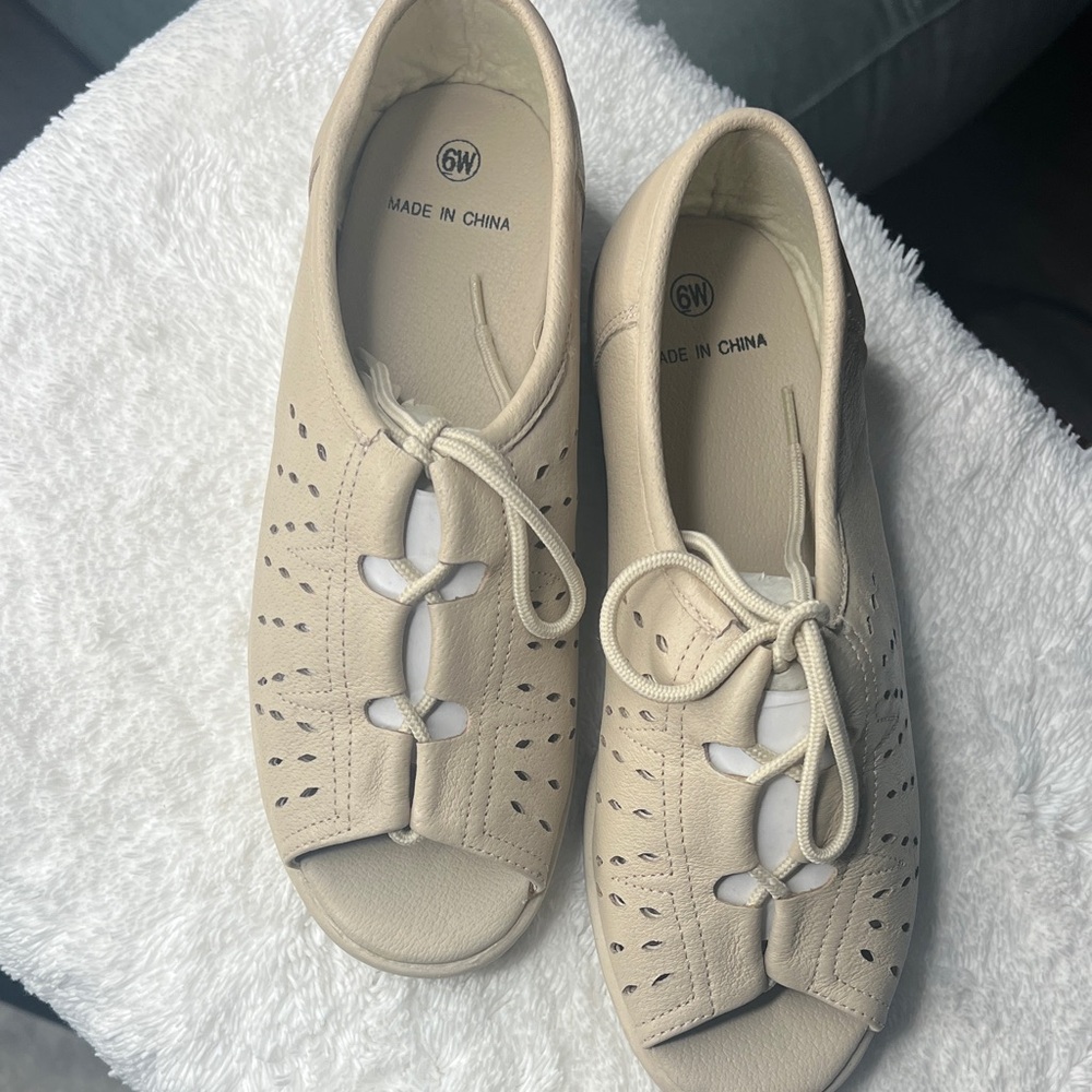Elegant Beige Peep-Toe Loafers